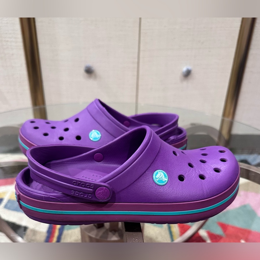 Crocs Women’s Purple Clogs 8